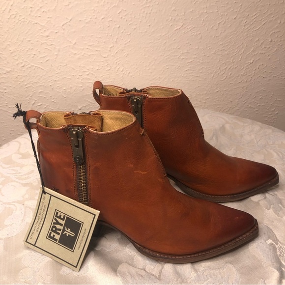 Frye Sasha Moto Shortie Boot NWT, Cognac, Size 9.5 NWOB - Picture 2 of 9